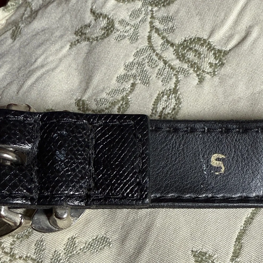 Black Leather Belt with Silver Buckle and Multicolor Accents Vintage Small. - Picture 16 of 17